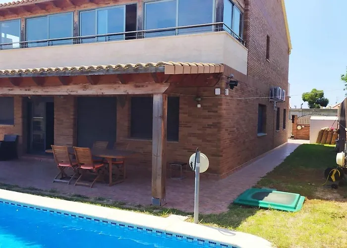 Chalet moderno con PISCINA en Calafell